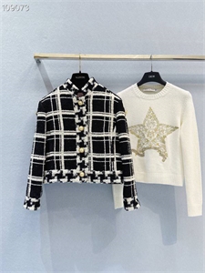 {{productViewItem.photos[photoViewList.activeNavIndex].Alt || productViewItem.photos[photoViewList.activeNavIndex].Description || 'Пиджак VALENTINO'}}