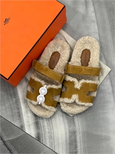 {{productViewItem.photos[photoViewList.activeNavIndex].Alt || productViewItem.photos[photoViewList.activeNavIndex].Description || 'Шлепанцы HERMES'}}