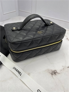 {{productViewItem.photos[photoViewList.activeNavIndex].Alt || productViewItem.photos[photoViewList.activeNavIndex].Description || 'Органайзер CHANEL'}}