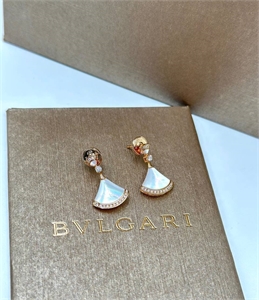 {{productViewItem.photos[photoViewList.activeNavIndex].Alt || productViewItem.photos[photoViewList.activeNavIndex].Description || 'Серьги  BVLGARI'}}