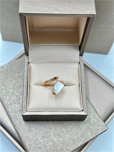 {{productViewItem.photos[photoViewList.activeNavIndex].Alt || productViewItem.photos[photoViewList.activeNavIndex].Description || 'Кольцо BVLGARI'}}