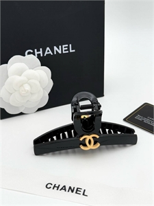{{productViewItem.photos[photoViewList.activeNavIndex].Alt || productViewItem.photos[photoViewList.activeNavIndex].Description || 'Заколка CHANEL'}}