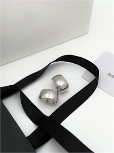 {{productViewItem.photos[photoViewList.activeNavIndex].Alt || productViewItem.photos[photoViewList.activeNavIndex].Description || 'Серьги BALENCIAGA'}}