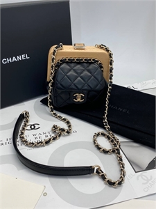{{productViewItem.photos[photoViewList.activeNavIndex].Alt || productViewItem.photos[photoViewList.activeNavIndex].Description || 'Сумка CHANEL'}}