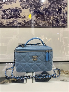 {{productViewItem.photos[photoViewList.activeNavIndex].Alt || productViewItem.photos[photoViewList.activeNavIndex].Description || 'Сумка CHANEL'}}