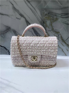 {{productViewItem.photos[photoViewList.activeNavIndex].Alt || productViewItem.photos[photoViewList.activeNavIndex].Description || 'Сумка CHANEL Твид'}}