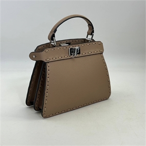 {{productViewItem.photos[photoViewList.activeNavIndex].Alt || productViewItem.photos[photoViewList.activeNavIndex].Description || 'Сумка FENDI 20 см'}}