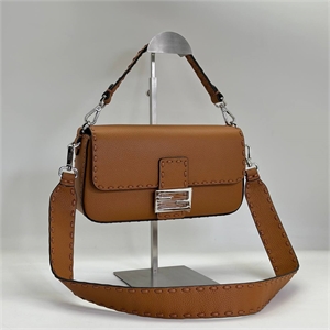 {{productViewItem.photos[photoViewList.activeNavIndex].Alt || productViewItem.photos[photoViewList.activeNavIndex].Description || 'Сумка FENDI 26 см'}}