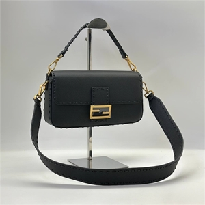 {{productViewItem.photos[photoViewList.activeNavIndex].Alt || productViewItem.photos[photoViewList.activeNavIndex].Description || 'Сумка FENDI 24 см'}}