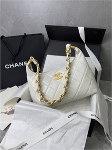 {{productViewItem.photos[photoViewList.activeNavIndex].Alt || productViewItem.photos[photoViewList.activeNavIndex].Description || 'Сумка CHANEL'}}