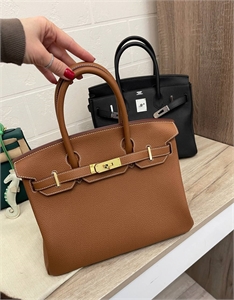 {{productViewItem.photos[photoViewList.activeNavIndex].Alt || productViewItem.photos[photoViewList.activeNavIndex].Description || 'Сумка Hermes Birkin 30 см'}}