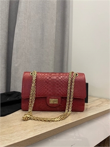 {{productViewItem.photos[photoViewList.activeNavIndex].Alt || productViewItem.photos[photoViewList.activeNavIndex].Description || 'Сумка  Chanel'}}