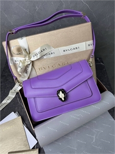 {{productViewItem.photos[photoViewList.activeNavIndex].Alt || productViewItem.photos[photoViewList.activeNavIndex].Description || 'Сумка BVLGARI'}}