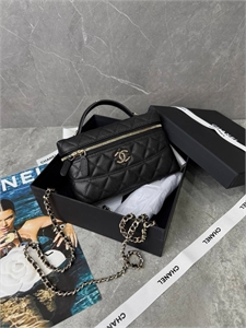 {{productViewItem.photos[photoViewList.activeNavIndex].Alt || productViewItem.photos[photoViewList.activeNavIndex].Description || 'Сумка CHANEL'}}