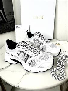 {{productViewItem.photos[photoViewList.activeNavIndex].Alt || productViewItem.photos[photoViewList.activeNavIndex].Description || 'Кроссовки DIOR'}}