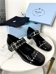 {{productViewItem.photos[photoViewList.activeNavIndex].Alt || productViewItem.photos[photoViewList.activeNavIndex].Description || 'Туфли PRADA'}}