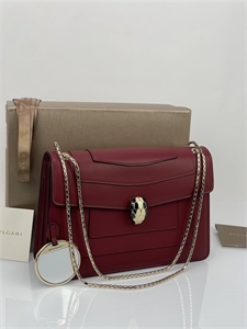 {{productViewItem.photos[photoViewList.activeNavIndex].Alt || productViewItem.photos[photoViewList.activeNavIndex].Description || 'Сумка BVLGARI'}}