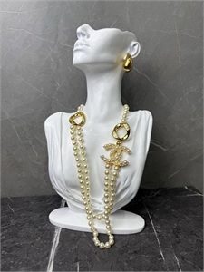 {{productViewItem.photos[photoViewList.activeNavIndex].Alt || productViewItem.photos[photoViewList.activeNavIndex].Description || 'Колье CHANEL'}}