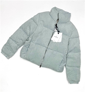 {{productViewItem.photos[photoViewList.activeNavIndex].Alt || productViewItem.photos[photoViewList.activeNavIndex].Description || 'Куртка  MONCLER'}}
