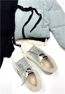 {{productViewItem.photos[photoViewList.activeNavIndex].Alt || productViewItem.photos[photoViewList.activeNavIndex].Description || 'Кроссовки GOLDEN GOOSE'}}