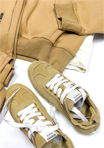 {{productViewItem.photos[photoViewList.activeNavIndex].Alt || productViewItem.photos[photoViewList.activeNavIndex].Description || 'Кроссовки HERMES'}}