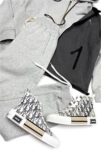 {{productViewItem.photos[photoViewList.activeNavIndex].Alt || productViewItem.photos[photoViewList.activeNavIndex].Description || 'Кеды DIOR'}}
