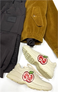 {{productViewItem.photos[photoViewList.activeNavIndex].Alt || productViewItem.photos[photoViewList.activeNavIndex].Description || 'Кроссовки GUCCI'}}