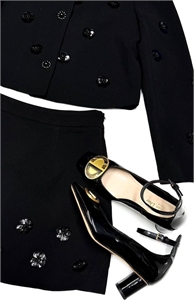 {{productViewItem.photos[photoViewList.activeNavIndex].Alt || productViewItem.photos[photoViewList.activeNavIndex].Description || 'Туфли DIOR'}}