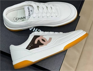 {{productViewItem.photos[photoViewList.activeNavIndex].Alt || productViewItem.photos[photoViewList.activeNavIndex].Description || 'Кроссовки CHANEL'}}