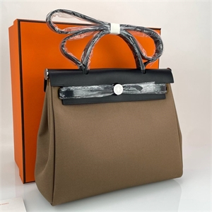 {{productViewItem.photos[photoViewList.activeNavIndex].Alt || productViewItem.photos[photoViewList.activeNavIndex].Description || 'Сумка HERMES'}}