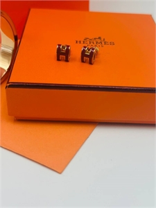 {{productViewItem.photos[photoViewList.activeNavIndex].Alt || productViewItem.photos[photoViewList.activeNavIndex].Description || 'Серьги HERMES'}}