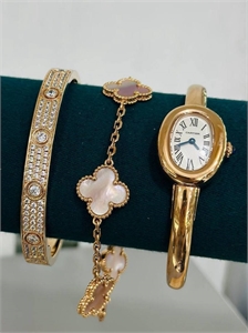 {{productViewItem.photos[photoViewList.activeNavIndex].Alt || productViewItem.photos[photoViewList.activeNavIndex].Description || 'Браслет Van Cleef'}}