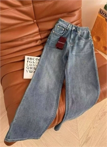 {{productViewItem.photos[photoViewList.activeNavIndex].Alt || productViewItem.photos[photoViewList.activeNavIndex].Description || 'Джинсы GUCCI'}}