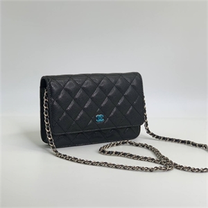 {{productViewItem.photos[photoViewList.activeNavIndex].Alt || productViewItem.photos[photoViewList.activeNavIndex].Description || 'Сумка CHANEL 19 см'}}