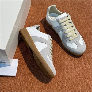 {{productViewItem.photos[photoViewList.activeNavIndex].Alt || productViewItem.photos[photoViewList.activeNavIndex].Description || 'Кроссовки MAISON MARGIELLA'}}