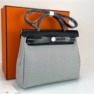 {{productViewItem.photos[photoViewList.activeNavIndex].Alt || productViewItem.photos[photoViewList.activeNavIndex].Description || 'Сумка HERMES'}}