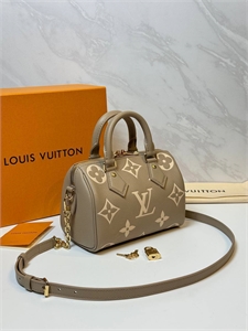 {{productViewItem.photos[photoViewList.activeNavIndex].Alt || productViewItem.photos[photoViewList.activeNavIndex].Description || 'Сумка LOUIS VUITTON'}}