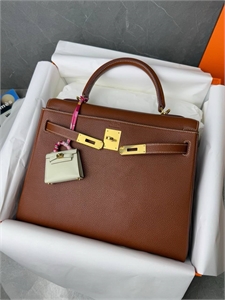 {{productViewItem.photos[photoViewList.activeNavIndex].Alt || productViewItem.photos[photoViewList.activeNavIndex].Description || 'Брелок HERMES'}}