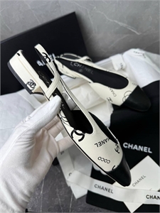 {{productViewItem.photos[photoViewList.activeNavIndex].Alt || productViewItem.photos[photoViewList.activeNavIndex].Description || 'Слингбек  CHANEL'}}