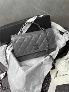 {{productViewItem.photos[photoViewList.activeNavIndex].Alt || productViewItem.photos[photoViewList.activeNavIndex].Description || 'Сумка CHANEL'}}