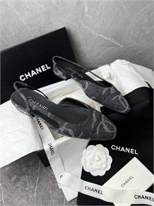 {{productViewItem.photos[photoViewList.activeNavIndex].Alt || productViewItem.photos[photoViewList.activeNavIndex].Description || 'Слингбек  CHANEL'}}