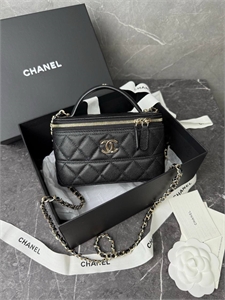 {{productViewItem.photos[photoViewList.activeNavIndex].Alt || productViewItem.photos[photoViewList.activeNavIndex].Description || 'Сумка CHANEL'}}