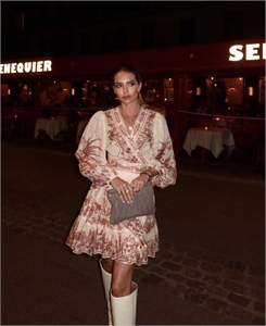 {{productViewItem.photos[photoViewList.activeNavIndex].Alt || productViewItem.photos[photoViewList.activeNavIndex].Description || 'Костюм ZIMMERMANN'}}