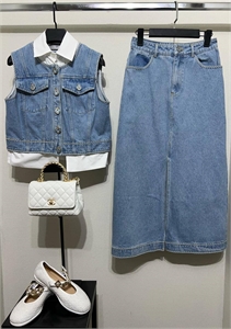 {{productViewItem.photos[photoViewList.activeNavIndex].Alt || productViewItem.photos[photoViewList.activeNavIndex].Description || 'Костюм CHANEL'}}