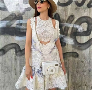 {{productViewItem.photos[photoViewList.activeNavIndex].Alt || productViewItem.photos[photoViewList.activeNavIndex].Description || 'Костюм ZIMMERMANN'}}