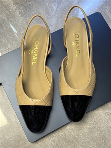 {{productViewItem.photos[photoViewList.activeNavIndex].Alt || productViewItem.photos[photoViewList.activeNavIndex].Description || 'Слингбек CHANEL'}}