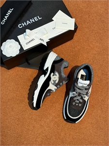 {{productViewItem.photos[photoViewList.activeNavIndex].Alt || productViewItem.photos[photoViewList.activeNavIndex].Description || 'Кроссовки CHANEL'}}