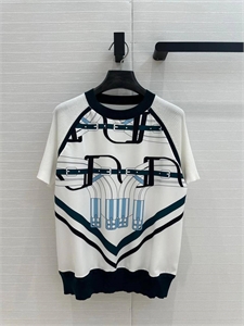 {{productViewItem.photos[photoViewList.activeNavIndex].Alt || productViewItem.photos[photoViewList.activeNavIndex].Description || 'Кофта HERMES'}}