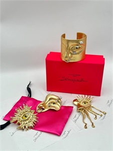 {{productViewItem.photos[photoViewList.activeNavIndex].Alt || productViewItem.photos[photoViewList.activeNavIndex].Description || 'Кольцо Schiaparelli'}}
