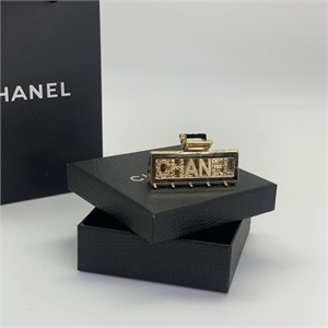 {{productViewItem.photos[photoViewList.activeNavIndex].Alt || productViewItem.photos[photoViewList.activeNavIndex].Description || 'Заколка CHANEL'}}